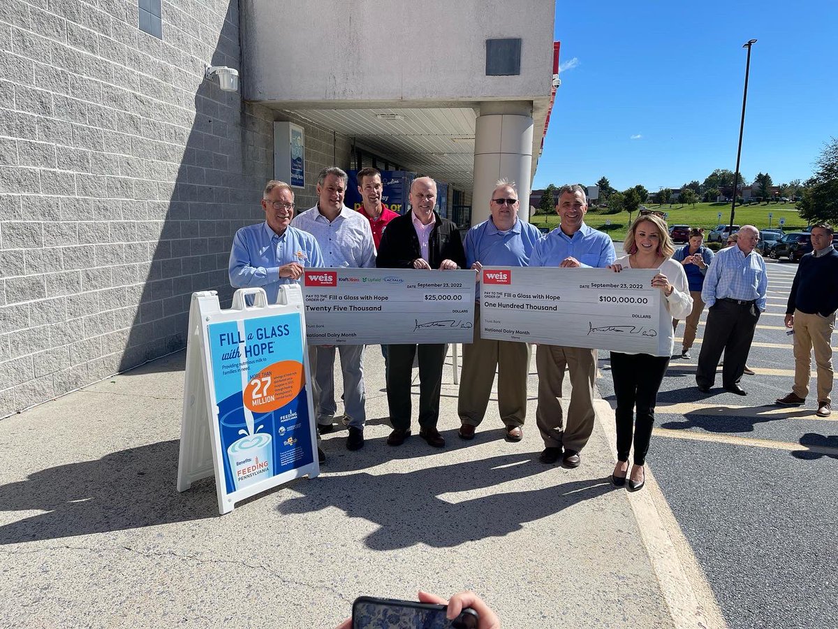 padairymens's tweet photo. What an exciting day to help fight hunger &amp; pour fresh milk across PA! We applaud our partners @WeisMarkets @FeedingPA @AmericanDairyNE &amp; Dairy Vendors for a huge commitment to Recognize Hunger Action Day with $125K in Donations to Fill A Glass With Hope. Bravo!
#fightinghunger https://t.co/ZwhBf8OHP4