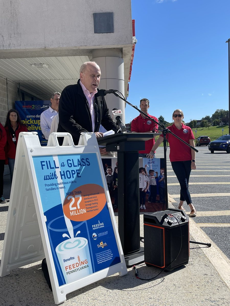 padairymens's tweet photo. What an exciting day to help fight hunger &amp; pour fresh milk across PA! We applaud our partners @WeisMarkets @FeedingPA @AmericanDairyNE &amp; Dairy Vendors for a huge commitment to Recognize Hunger Action Day with $125K in Donations to Fill A Glass With Hope. Bravo!
#fightinghunger https://t.co/ZwhBf8OHP4