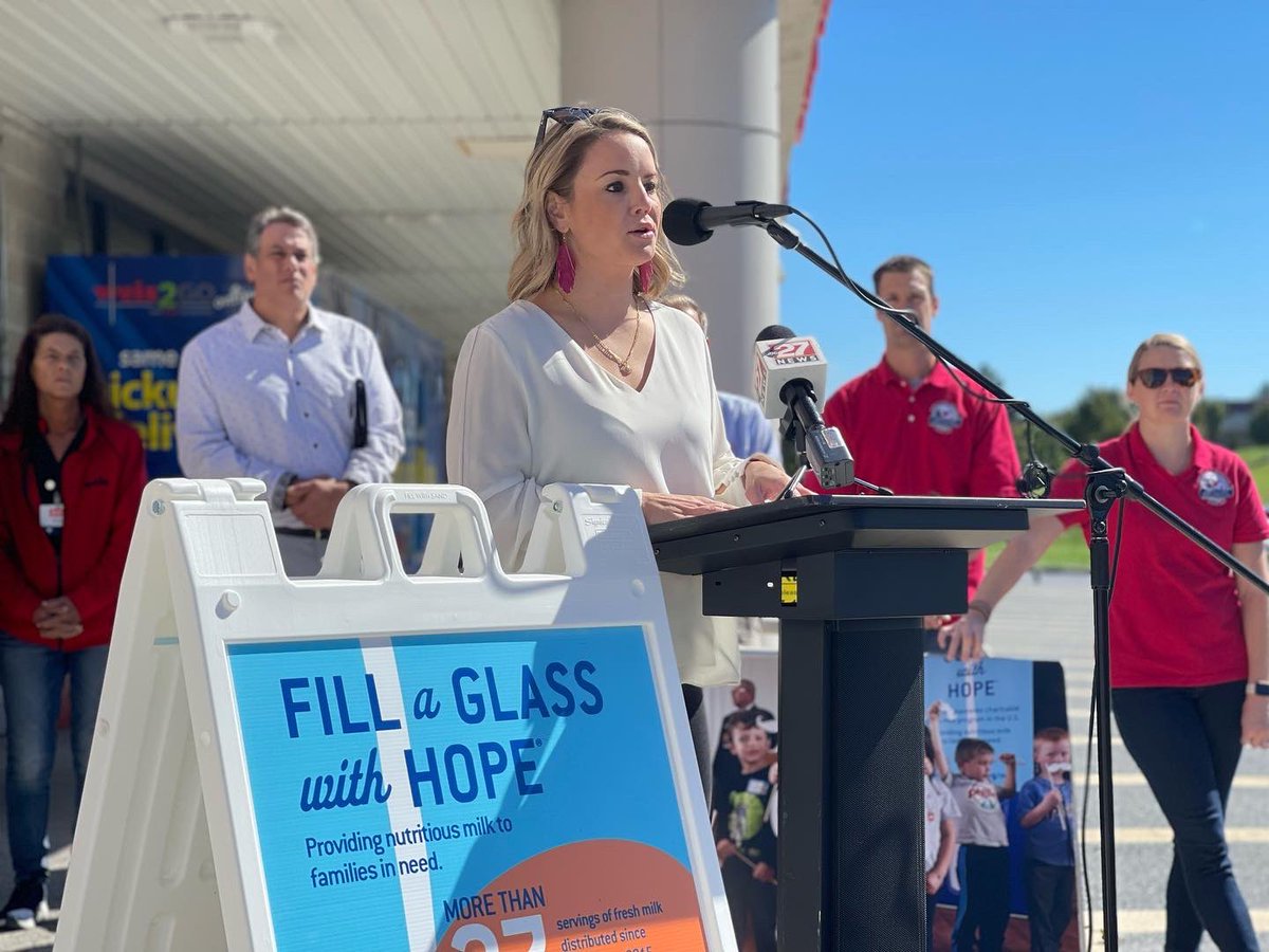 padairymens's tweet photo. What an exciting day to help fight hunger &amp; pour fresh milk across PA! We applaud our partners @WeisMarkets @FeedingPA @AmericanDairyNE &amp; Dairy Vendors for a huge commitment to Recognize Hunger Action Day with $125K in Donations to Fill A Glass With Hope. Bravo!
#fightinghunger https://t.co/ZwhBf8OHP4
