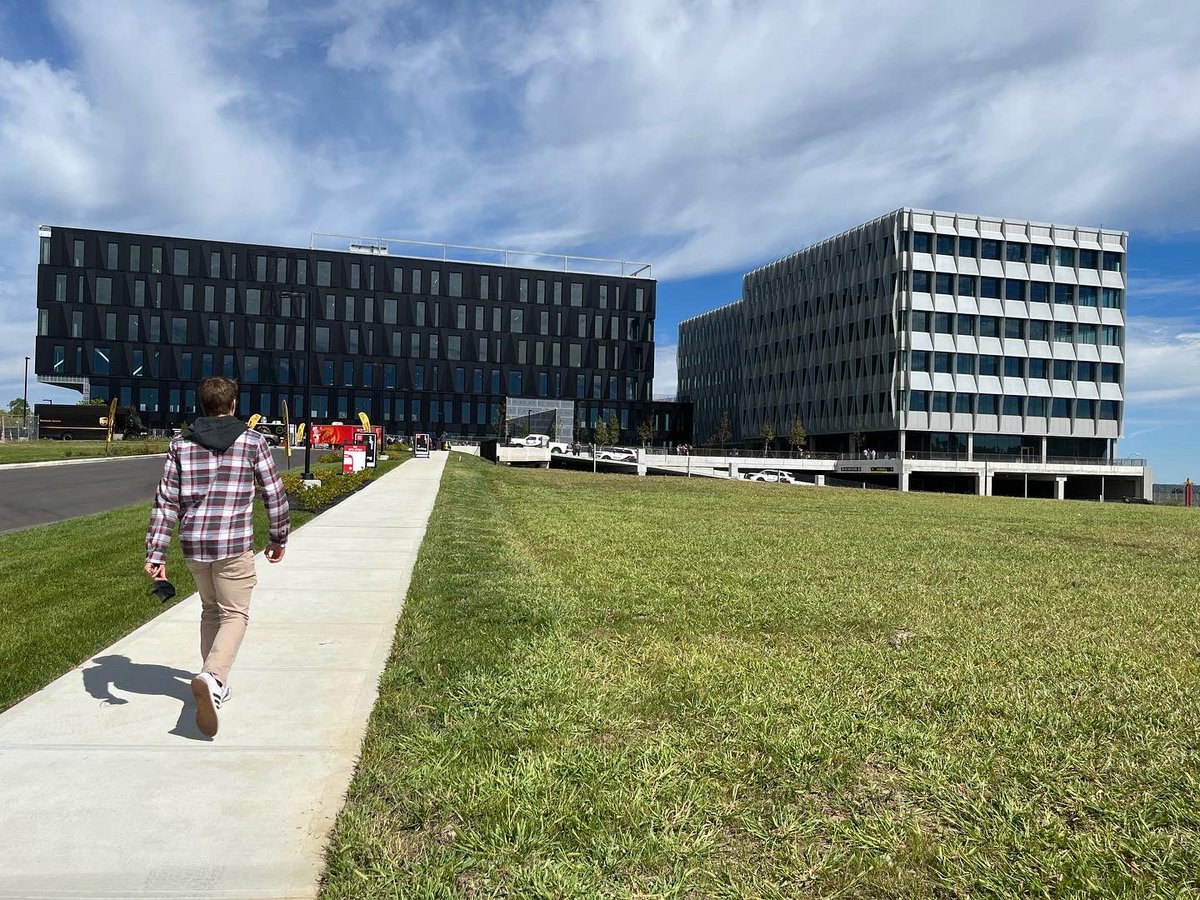 GBBNArchitects's tweet photo. 🎈🎉🥂🔥 <—All of the celebratory things, because #DigitalFutures is lit! It was a beautiful day to checkout #TheFutureOfResearch!
#GBBN #architecture #design #innovation #research
@UC_DigiFutures @TerrexCincy @uofcincy @schaefershares @cincy_id @messerwearebldg https://t.co/DoeHyc9bri