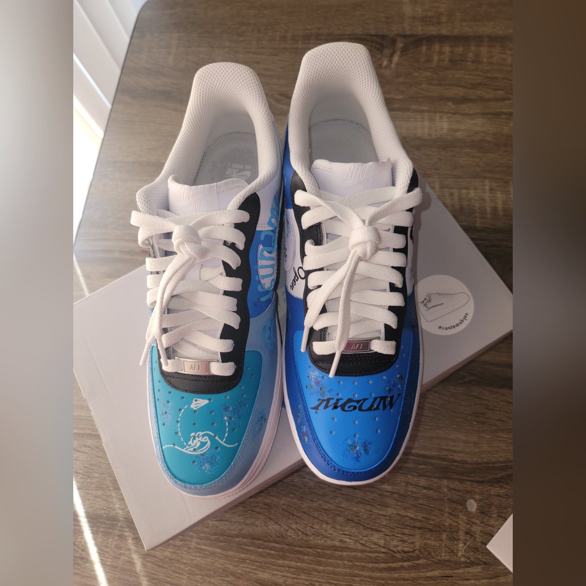 Tati_Yam's tweet photo. 7 DAYS until @kehlani LIVE in Oakland &amp; my custom Air Force Ones just arrived 😭
BIG FUCKIN SHOUT OUT to the talented &amp; amazing @heyits_ezzy I can't even explain how much these mean to me😭
#Kehlani #bluewaterroadtrip #iwguiw #customsneakers #Oakland #Baelani #tsunmi #TsunmiMob https://t.co/2k7RV9ZPNY