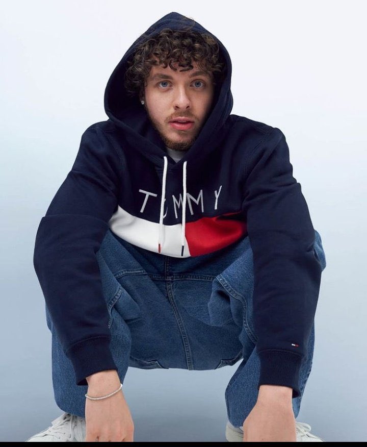 boonemendes's tweet photo. you don’t understand how absolutely fine this man is https://t.co/RdA2EXj6Yt