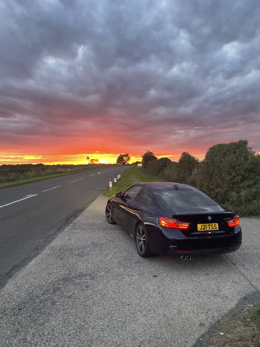 thesupercarsta1's tweet photo. Not a bad sunset either! #bmw #bmwsunsets #bmw4series #bmwf32 #bmw430d #sunsets #amazingsunsets #bmwtanzaniteblue #tanzanitebluemetallic @BMW_UK @BMW https://t.co/hRAd6sIe3S