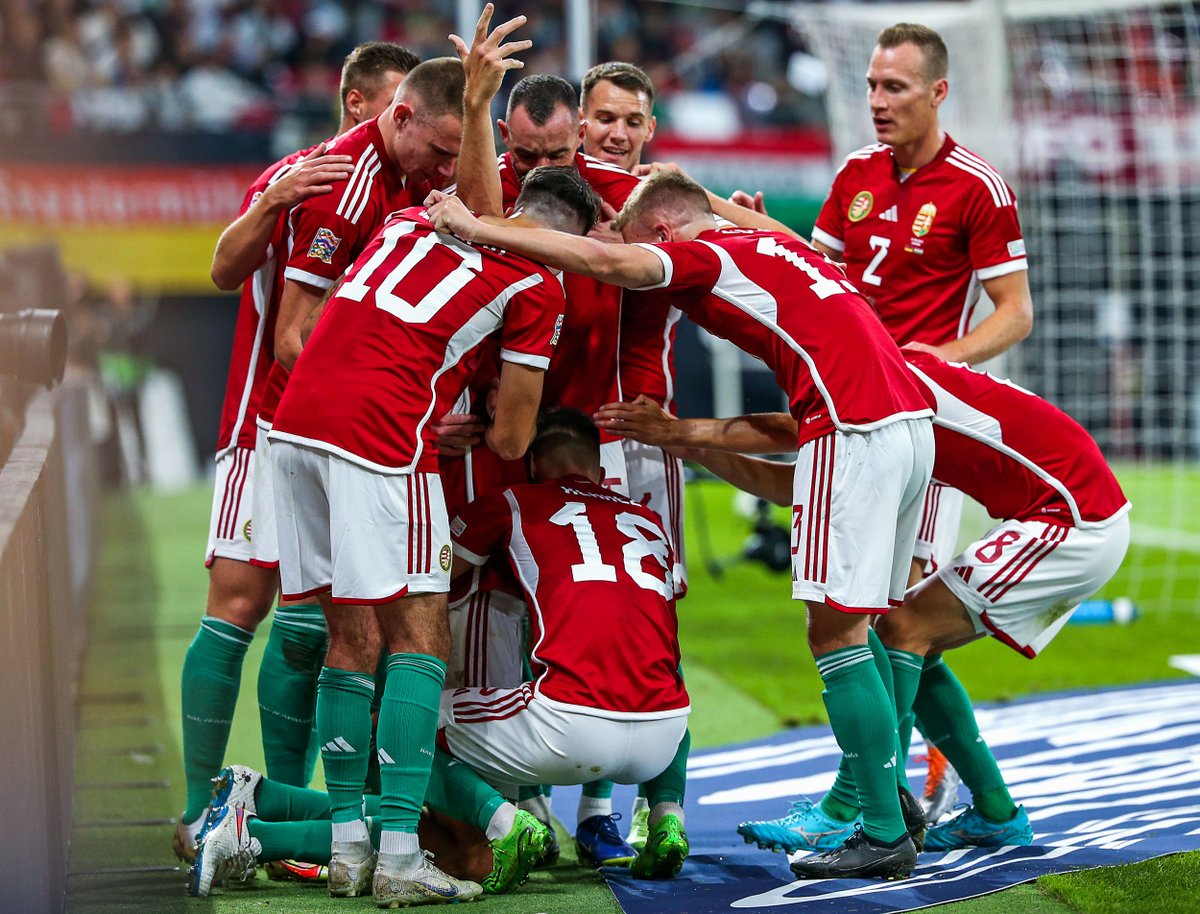 ActuFoot_'s tweet image. 🚨 Victoire de la Hongrie (1-0) en Allemagne.

Les Hongrois sont LEADERS du groupe de la mort ! 😱

1️⃣ HONGRIE 🇭🇺 (10 pts)
2️⃣ Italie 🇮🇹 (8 pts)
3️⃣ Allemagne 🇩🇪 (6 pts)
4️⃣ Angleterre 🏴󠁧󠁢󠁥󠁮󠁧󠁿 (2 pts)