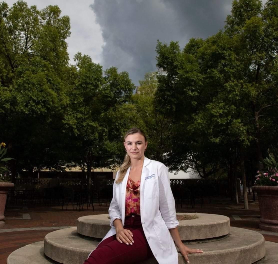 ACOG District IV Junior Fellow Advocacy! Read this great article where Duke OBGYN resident @laurenthefarmer was interviewed about the implications of #abortionrestrictions in #NorthCarolina. google.com/amp/s/amp.news… #abortionishealthcare #advocacy @acog