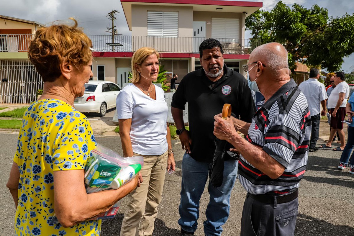 El @prsecseguridad acompañó al <a href="/GovPierluisi/">Gobernador Pierluisi</a> a la comunidad Concepción en Cabo Rojo junto a Nino Correa, comisionado <a href="/NMEADpr/">Manejo de Emergencias</a>
y el alcalde Jorge Morales donde compartieron con los residentes y entregaron artículos de primera necesidad.