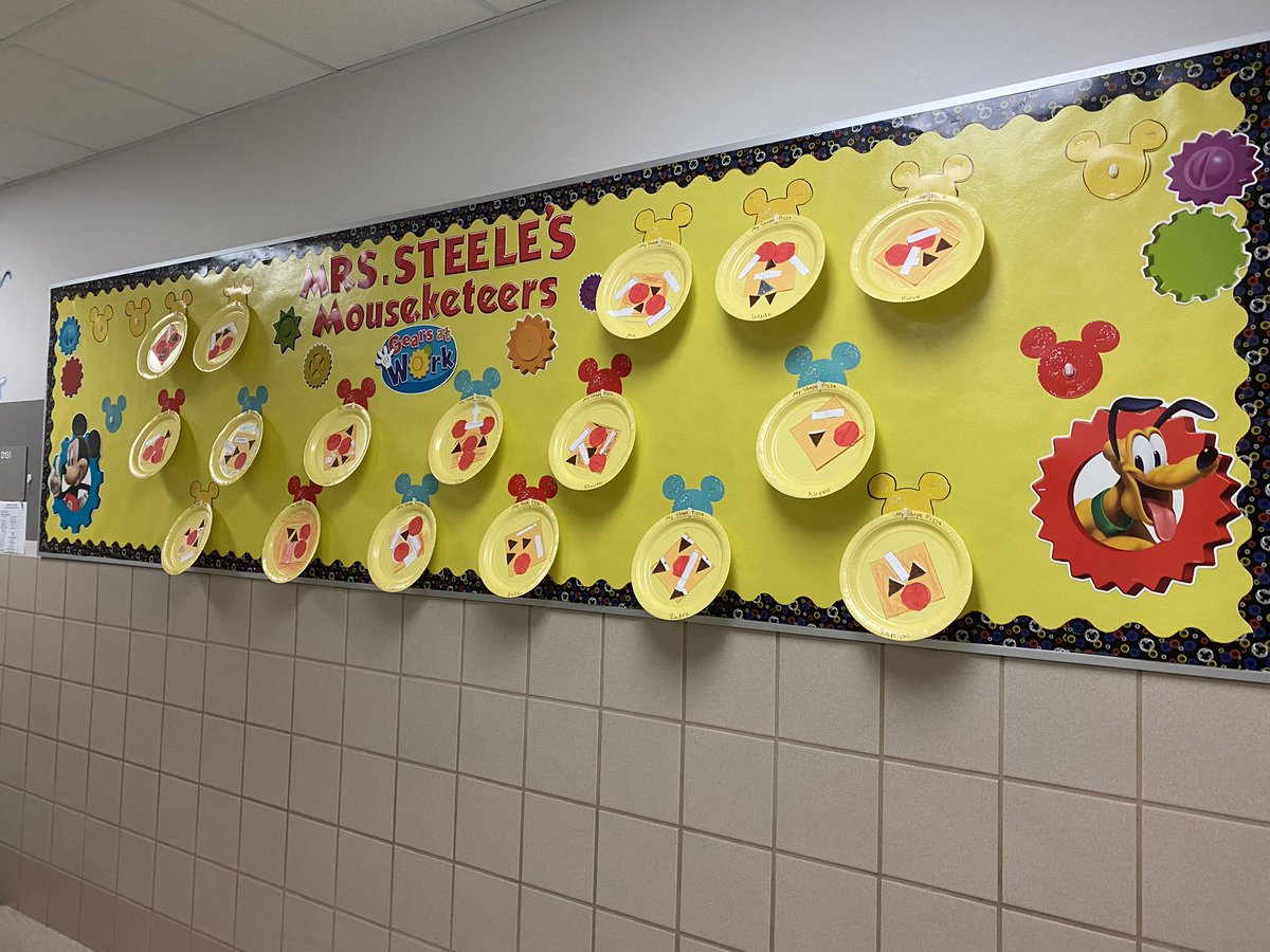 Nothing like learning our shapes using pizza! #shapepizzaday #kinderlife #lavillitaleopards #cfbproud <a href="/LaVillitaElem/">La Villita Elementary School</a> <a href="/CFBISD/">Carrollton-Farmers Branch ISD</a>