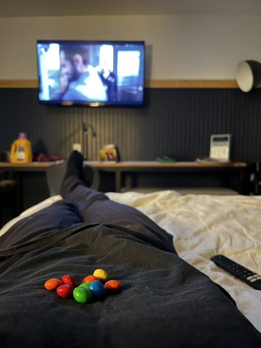 CnnctdDreams's tweet photo. Got my shift covered to lay here and eat PB m&amp;m’s and watch Netflix all day https://t.co/gUCT9XCI6p