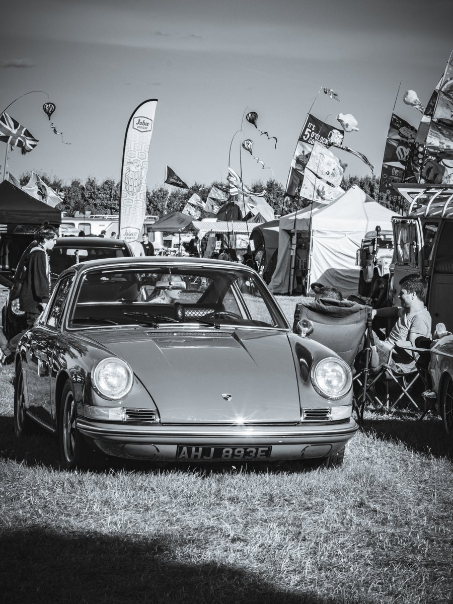 #cars #photooftheday #carspotting #instagram #carphotos #CarsOnTheRoad #photography #canon #eos #85mm #canonphotography #canoneos #streetphotography #streetphoto #kingston #london #londoncars #Porsche