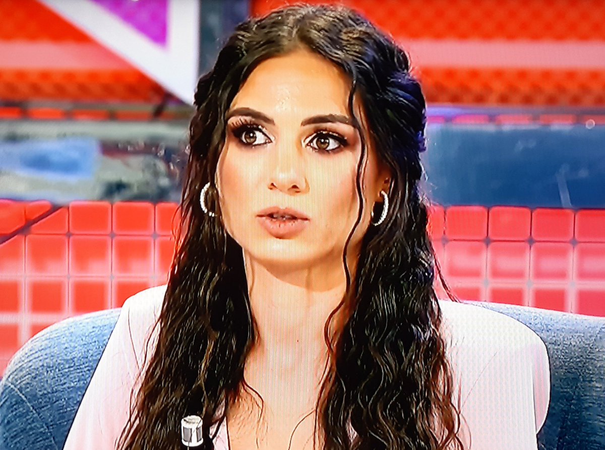 Zutoia19571's tweet image. Quien aburre más Gloria Camila:              Gema Aldón
MG ❤ GEMA
RT 🔃 GLORIA
 #ViernesDeluxe
#poligemaldon