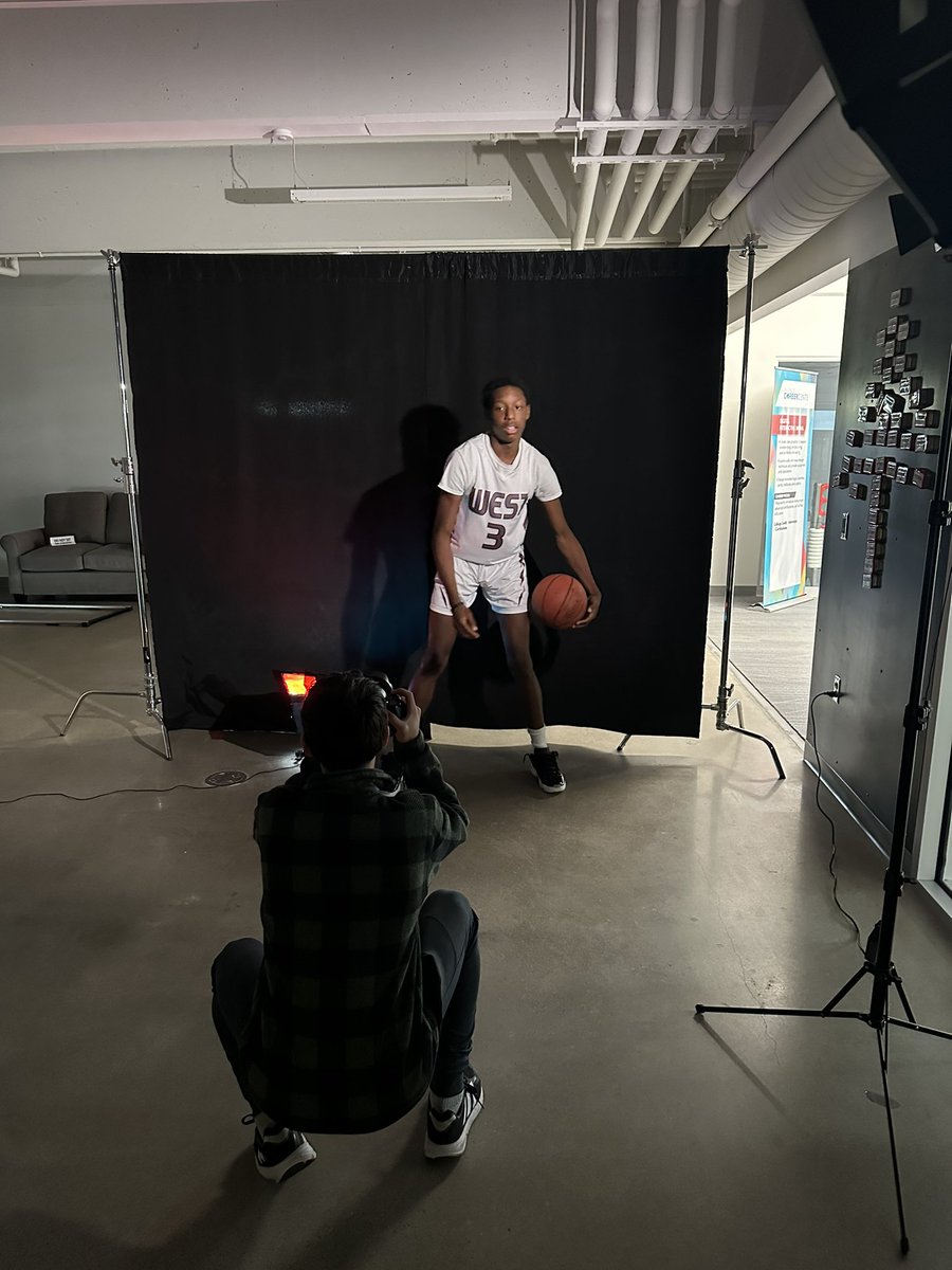 WahawkBoysHoops's tweet photo. Behind the scenes of our 22-23 poster project. Sophomore Ben Ritter taking photos &amp; WCC students will be completing the graphic design. https://t.co/5jAbaar12X