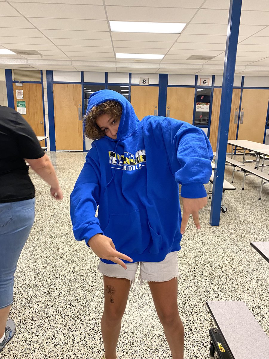 FMS_BCPS's tweet photo. Our first Franklin Friday was a success! Students and staff showed their Franklin Pride! #PrideInOurHome @SchifferB @cgee_theAP @Fschrader1 @FMSDragonsPTA @ms_madigan https://t.co/UozHThoe9H
