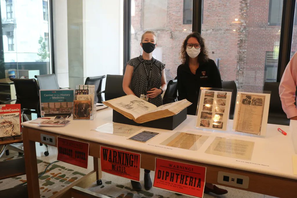HMSCountway's tweet photo. A few more snaps from last week's #CountwayResourceFair!
π· credit @luciana_xo
#Tagyourselves #CountwayRF22 #WelcomeToYourLibrary https://t.co/E5otDUvepL