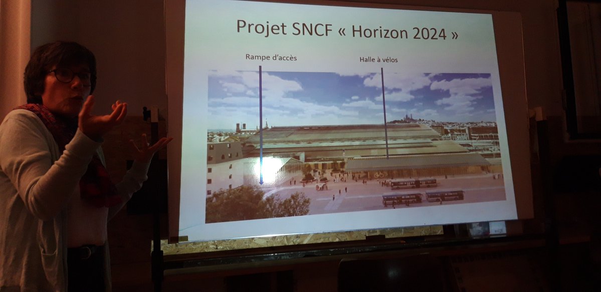ASA_PNE's tweet photo. Avec les associations @ComiteNord, @_RN2GN @2mainLaChapelle..., nous étions réunis ce soir pour débattre de l'ouverture de la gare du Nord vers le nord. Un projet de passerelle unanimement souhaité par les riverains dans le cadre du projet de transformation de la gare. https://t.co/vzS8GRyYtK
