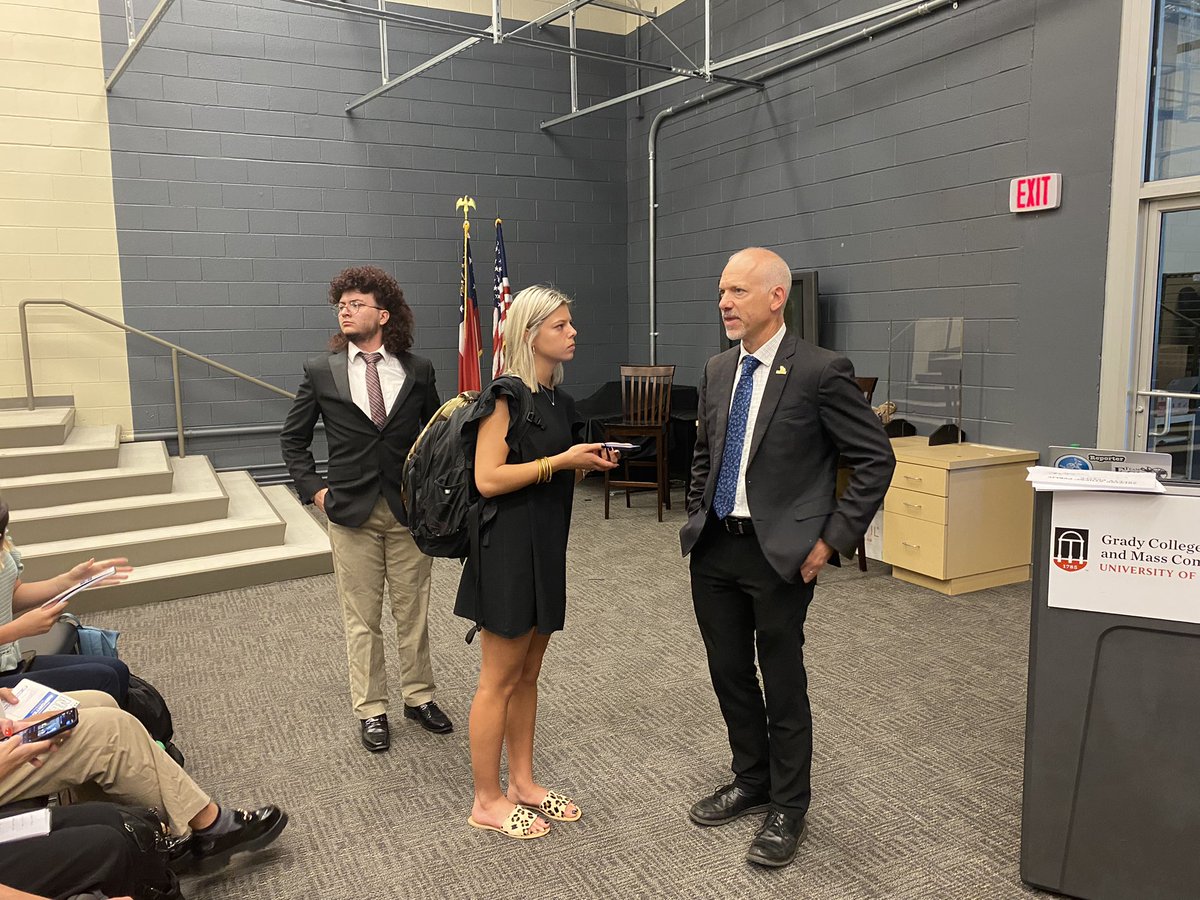 CalebStruchtem1's tweet photo. Mayor @kellygirtz met with @universityofga students today and talked about the matter of public safety. https://t.co/6N5DiI8Nsa