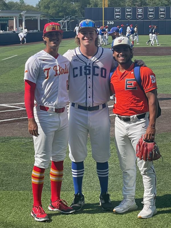 Former EHS baseball stars <a href="/GrossRaffi/">Raffi Gross</a>, <a href="/GunnarBrown7/">Gunnar Brown</a>, and <a href="/stephenpena_41/">Stephen Pena</a> reconnected at the NJCAA Texas / New Mexico JUCO All-Star Game! Good luck, gentlemen! #KnightsStandOut