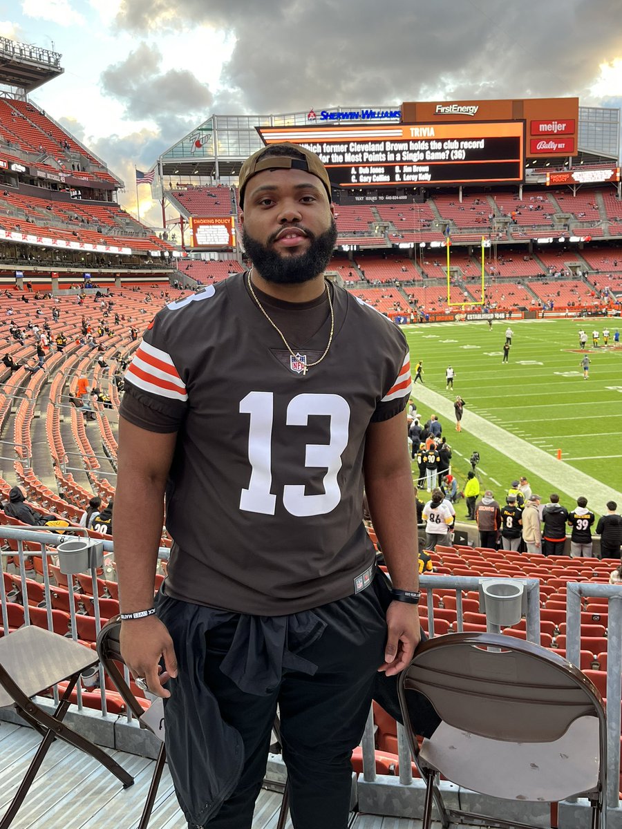 jalenmoore4343's tweet photo. Great time being back home! Best Fanbase in Football! #dawgpound #ALLINCLE 🤎🧡🐶 https://t.co/SVfnZw6LzV