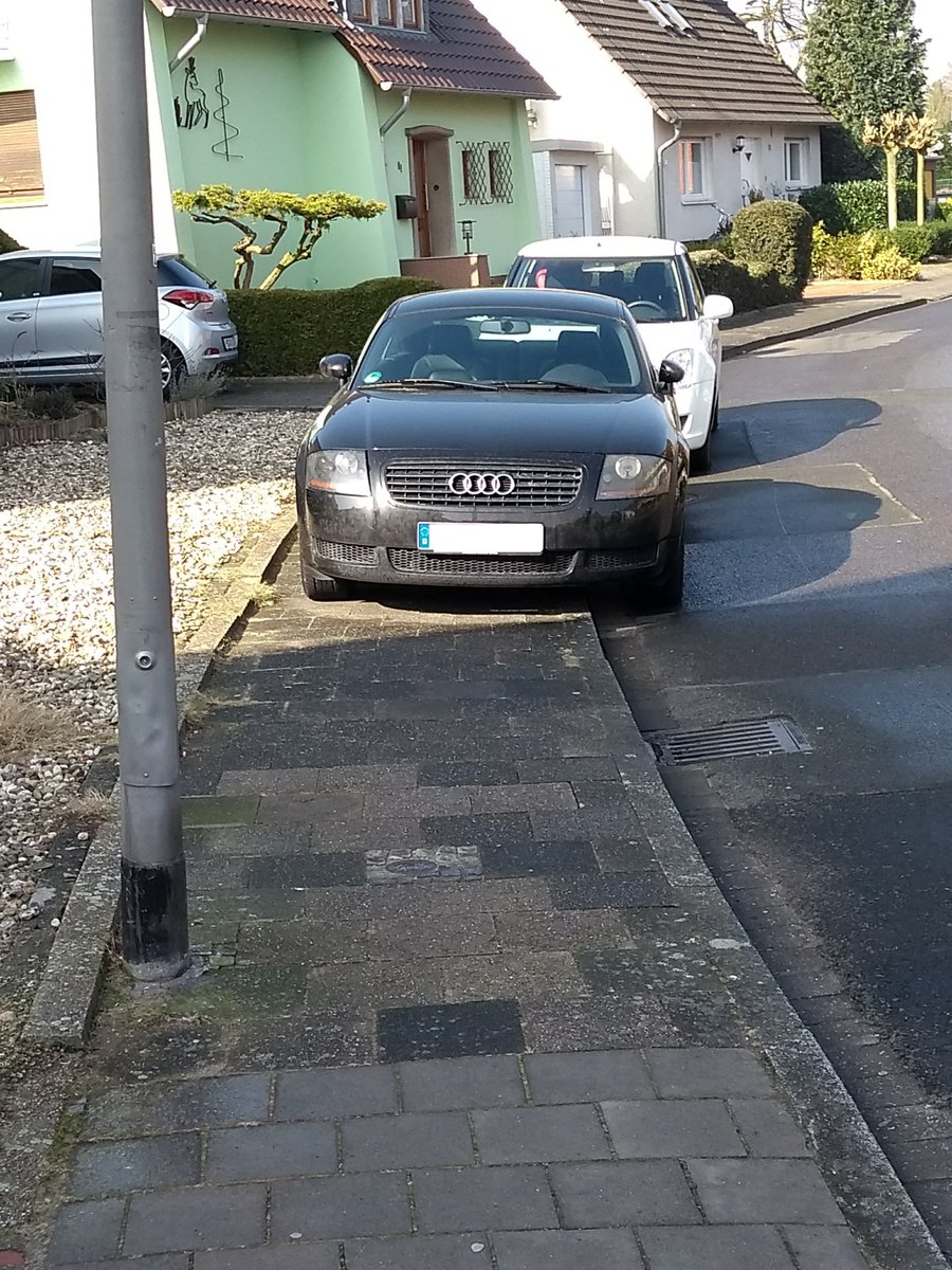 lvrbrgmnn's tweet photo. @pflegekraft_ms @muenster_de @Rehlein_ms @Bluminho @autossatt @LeezenMatt1 @vonjosbach Standard in Gremmendorf. #lewemeter #parkdruck https://t.co/QQ2NBJ9BBE