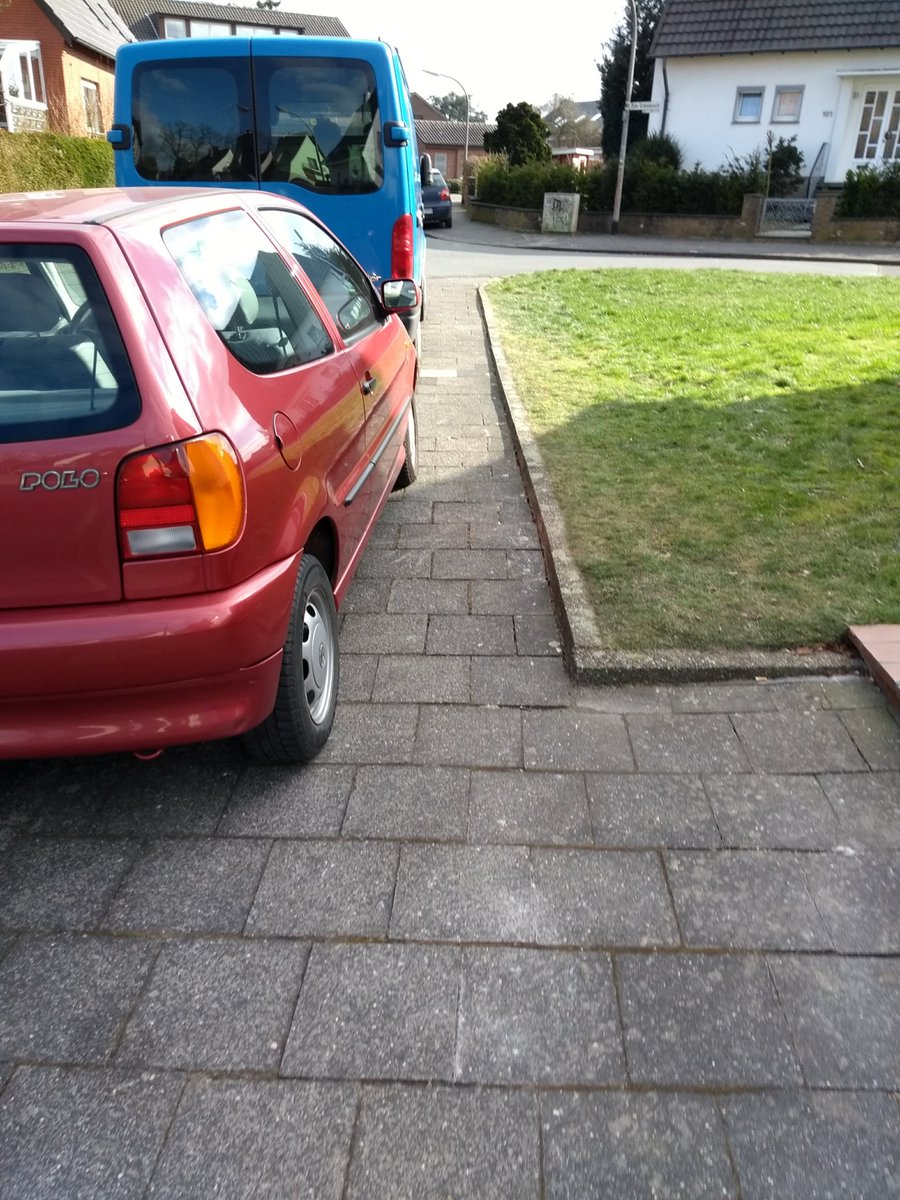 lvrbrgmnn's tweet photo. @pflegekraft_ms @muenster_de @Rehlein_ms @Bluminho @autossatt @LeezenMatt1 @vonjosbach Standard in Gremmendorf. #lewemeter #parkdruck https://t.co/QQ2NBJ9BBE