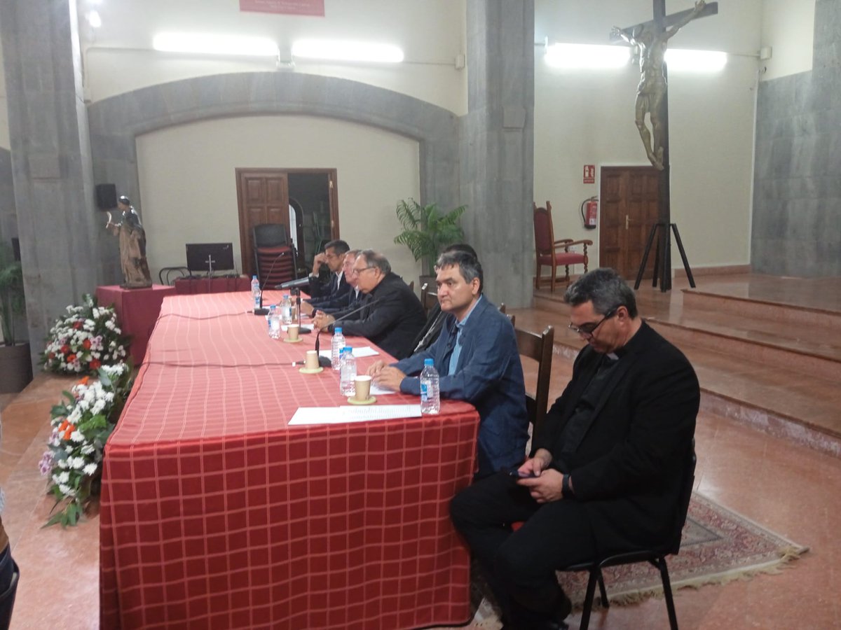 IsticGC's tweet image. D. Oscar Méndez Castellano pronunciando la lección inaugural en el Istic