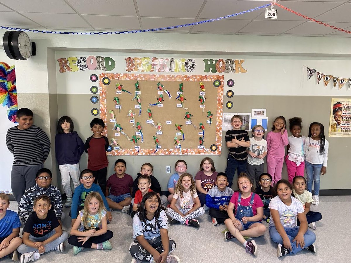 EdnaLToliver's tweet photo. Miss Horn’s 2nd grade class learned about Guatemala this week. The national bird is the Quetzal, an endangered bird native to Central American mountains and jungles. You can see the quetzal on the Guatemalan flag and money. #HispanicHeritageMonth https://t.co/NrCFHte29E