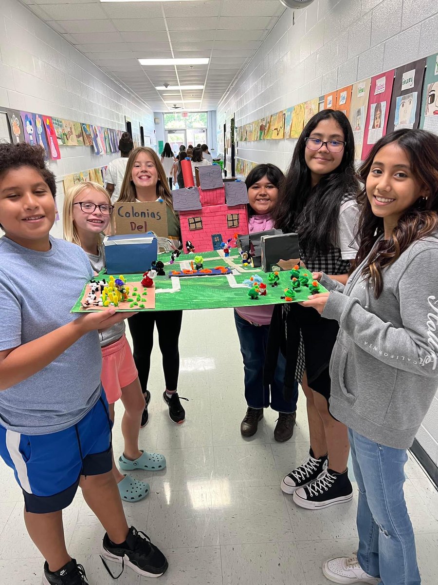 WaxDualLanguage's tweet photo. 5th graders at @WedgeworthES  researched the differences among the three colonial regions of New England, Middle, and the Southern colonies. Students created a model of the colony they researched and presented to their peers. #wisdDLscholars #SomosHistoriadores  #wisdsinlímite https://t.co/wPARqRxlLo
