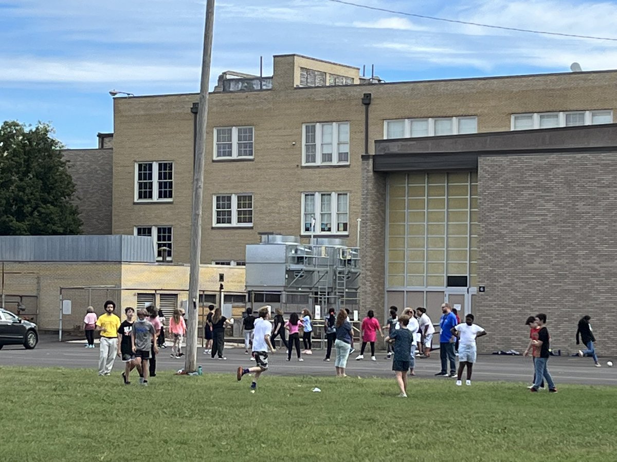 colonelteacher's tweet photo. It was very nice to get the students outside for a far too-infrequent hour of play time. It’s a huge shortfall in a student’s education that recess is no longer a part of the middle school experience. #BringBackRecess @CalebWestAP @JCPSKY https://t.co/Xz3tl88e4i