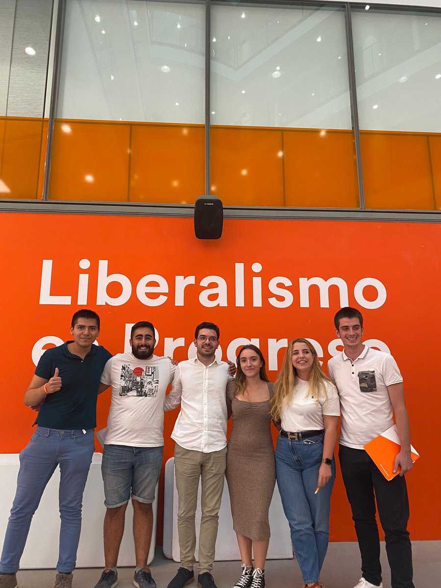 Herrero_CyL's tweet photo. Finalizan las primeras #PrimariasJcs, quiero agradecer tanto a @CiudadanosCs como a @jovenesCs el haber hecho todo esto posible.

No puedo estar mas orgulloso del equipo que ha apostado por representar a #LaRebelionEmpiezaAhora .

Esa es la esencia de este partido, sus personas. https://t.co/j8MvpbKTft