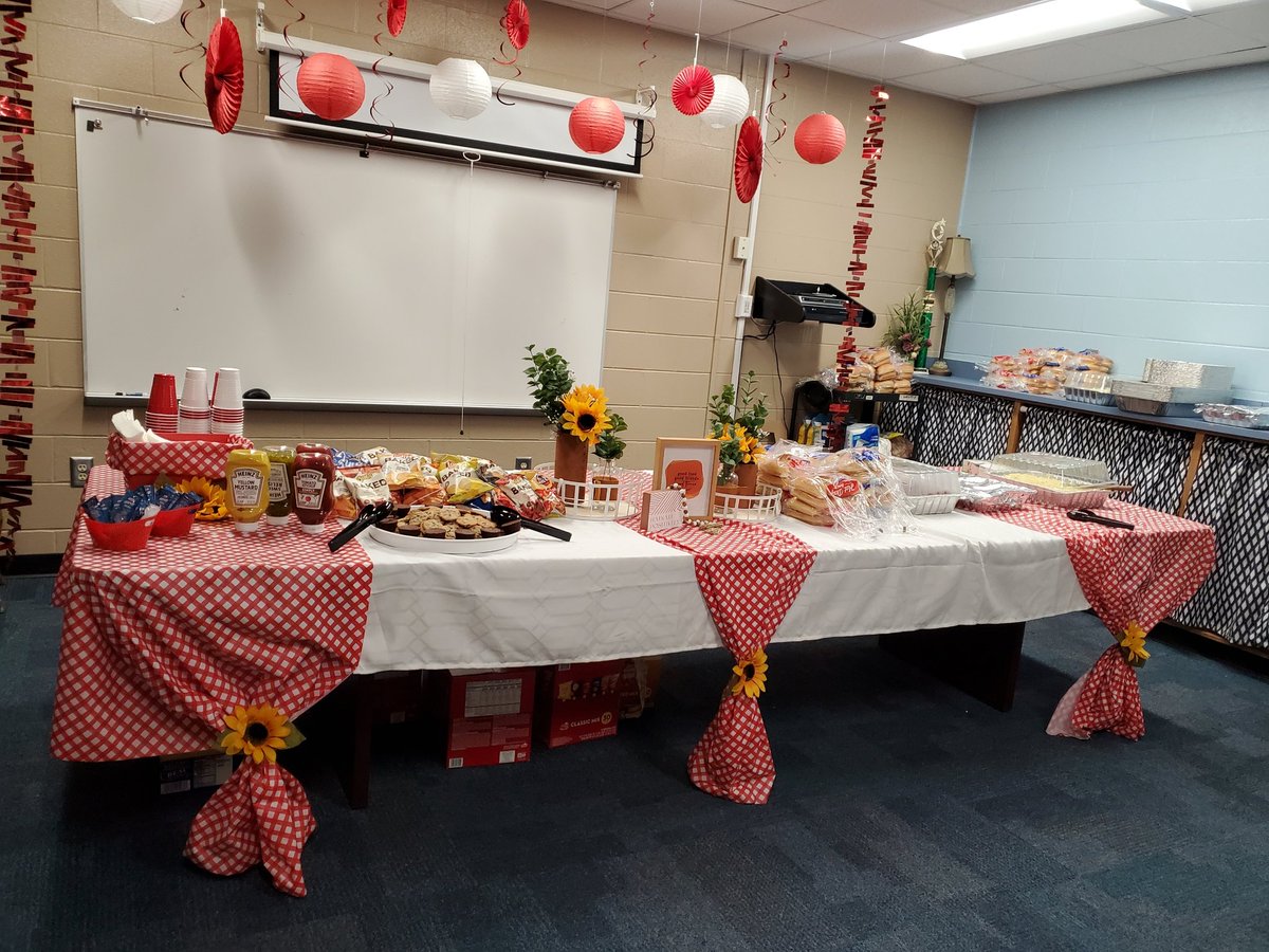 TeamBryantES's tweet photo. An AWESOME way to celebrate our staff the day before Fall break is with a staff cookout! Bellies were full and smiles were plentiful! #PieceOfThePuzzle  @MichelleWCurry1 https://t.co/sAzYpFGomC