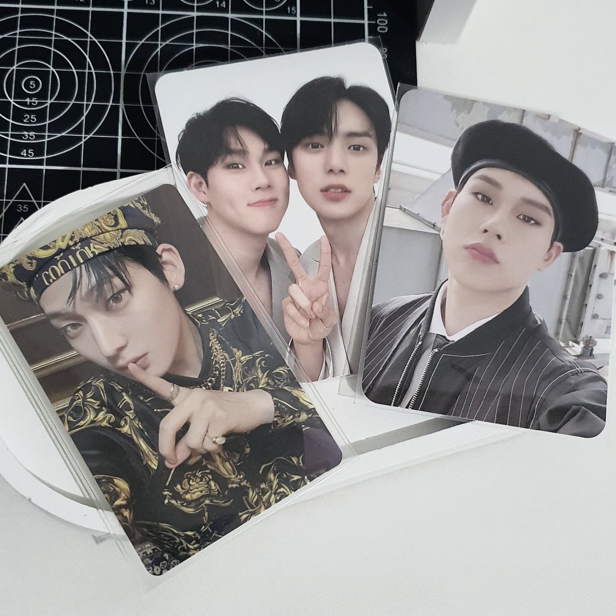 J0NGZ0NE's tweet photo. 🛒... wts lfb enhypen pc ph .ᐟ

SUNOO TAHIMIK SET!

⤷ 1200! 
⤷ sunoo - 695 but must get its uns album for 155, monsta x - 350 both
⤷ + pf &amp; lsf 
⤷ onhand 
⤷ payo | dop: 2 weeks with dp (nego)
⤷ reply "mine" to claim! 

𖥻 sunoo tahimik versace monsta x jooheon ooak vol. 2 https://t.co/tesNRqBpHi