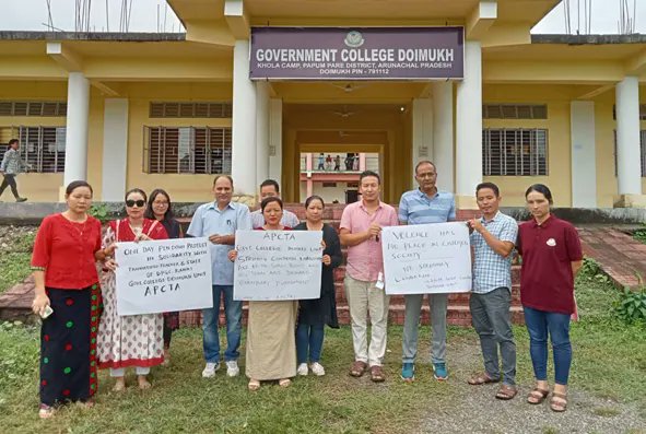 arunachaltimes_'s tweet photo. (#APCTA stages #dharna to  support DPGC #teachers)
The Arunachal Times - https://t.co/t9U7RlmGa3 https://t.co/B0a3nJvSdv