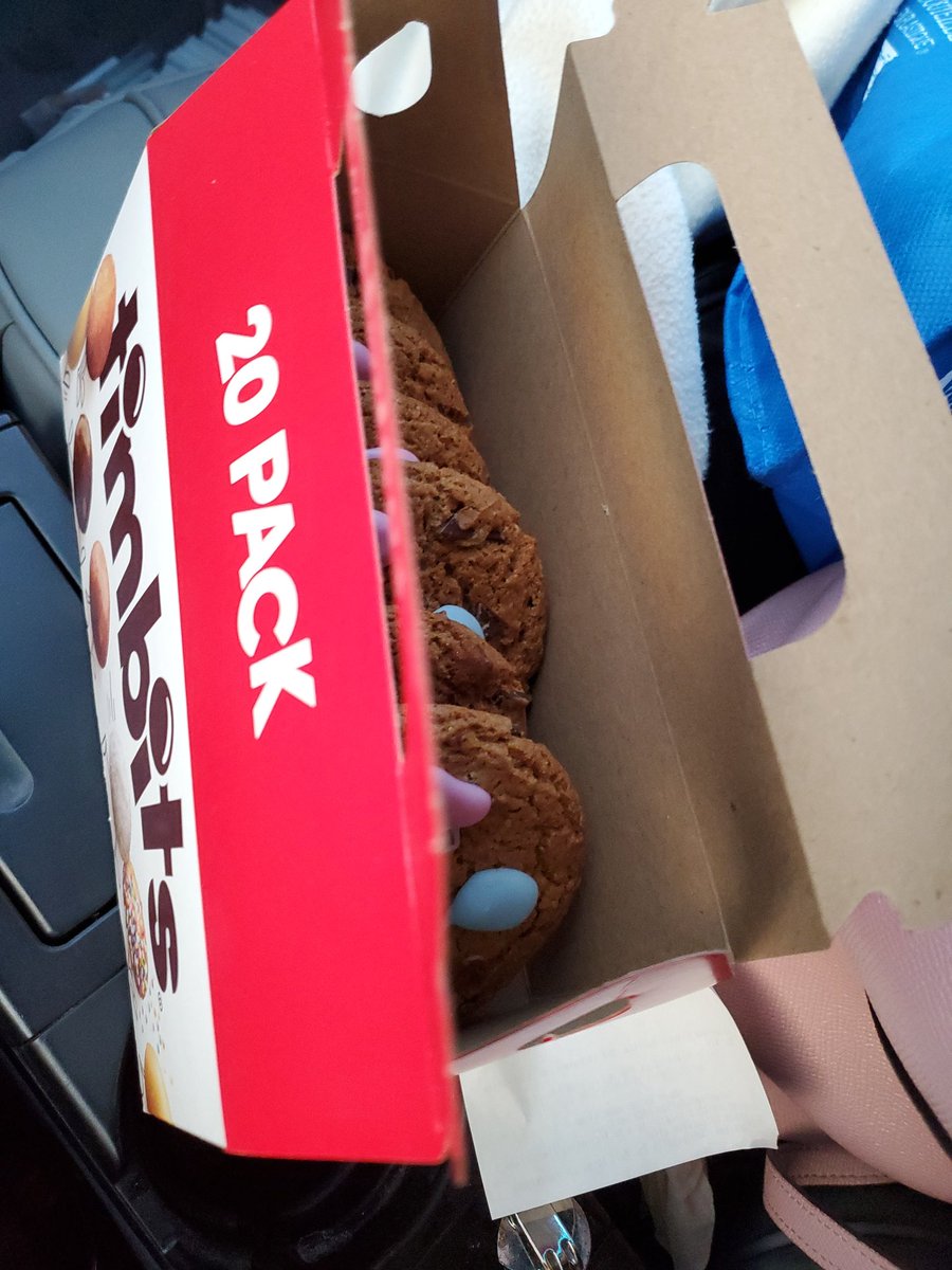JoeDiPaolaRH's tweet photo. Don't forget to get your smile cookie at Tims today! 😋🍪

I am happy to announce that all smile cookie proceeds go to help our food bank @foodbakyr 

Our family has been actively supporting them for many years.

Get yours today! 😀🍪

#SmileCookie #giveback #RichmondHill https://t.co/dac31nPtNf