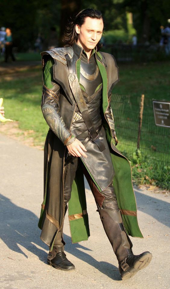 The way I love Tom Hiddleston...