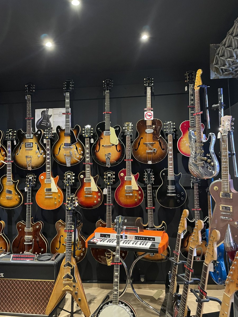 itboijimin's tweet photo. imane passion moment : bander sur les grosses guitares https://t.co/Dvx6ysDeIN