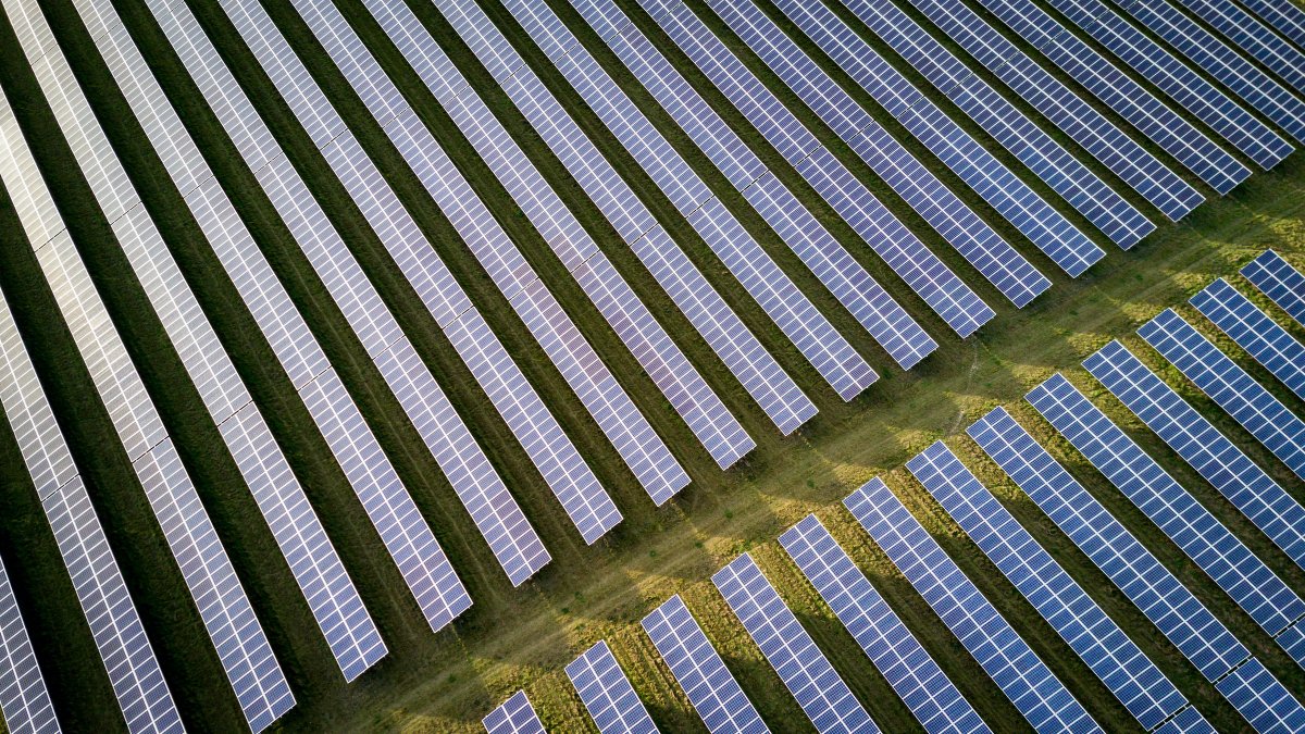 182GW of #SolarEnergy was installed globally in 2021, accounting for half of all energy capacity additions, reports <a href="/UtilityDive/">Utility Dive</a> #Energy #EnergyNews 

usenergyupdate.com/solar-energy-a…