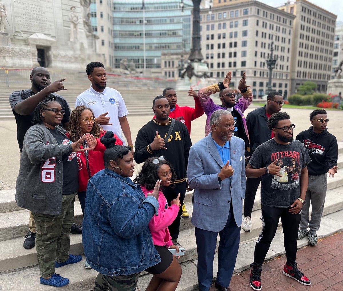 Talladega_1867's tweet photo. President Gregory J. Vincent along side some fellow Degans joins our Great Tornado Band as they hype up the crowd during the Circle City Classic Pep Rally in Indianapolis, IN!! 🌪 @greattornadoband #talladegacollege #onecommunity #onetalladega https://t.co/a2vgX374RV