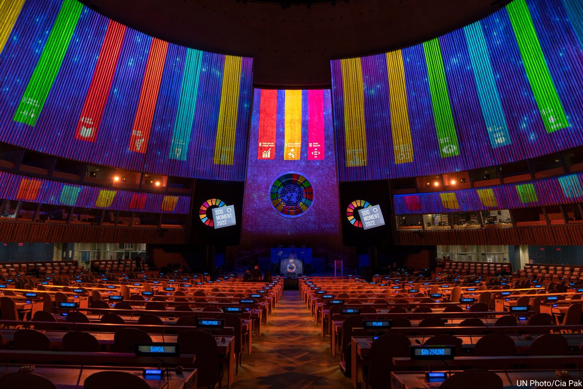 UN's tweet photo. Earlier this week, the promise of the #GlobalGoals illuminated #UNGA hall during Monday's SDG Moment with world leaders &amp; more.

The special event highlighted the importance of global action for a better future for all. https://t.co/AEpEZOfz7b https://t.co/D7Q2DPxeoz