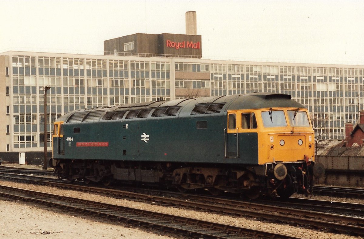 SalopianLyne's tweet photo. Bristol Temple Meads 11th February 1984
Western Region namer Class 47/4 diesel loco 47484 'ISAMBARD KINGDOM BRUNEL' runs off Bath Road shed
Would lose the BR Blue in favour of GWR Green in 1985
#BritishRail #Bristol #Class47 #Brunel #BRBlue #BathRoad #trainspotting #TempleMeads🤓 https://t.co/t5Sw5j0nd5