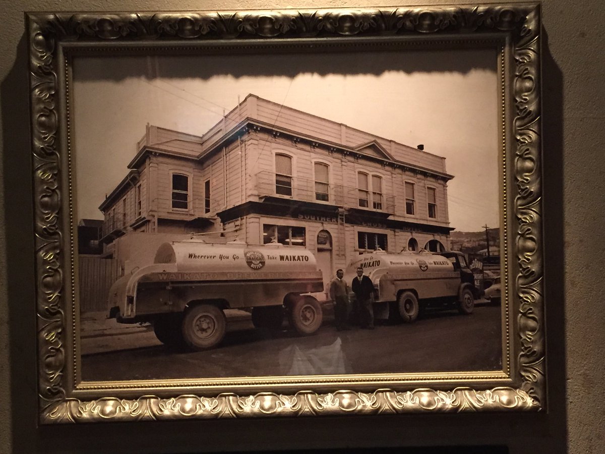 @SteveHale_Tok <a href="/traceyrcooper/">Tracey Cooper</a> <a href="/WaikatoRugby/">Waikato Rugby</a> Waikato saving the day again, when the brewery was on strike, <a href="/waikatodraught/">Willie The Waiter</a> delivery to the #southerncrosshotel Wellington 
Is there nothing good beer can’t do?