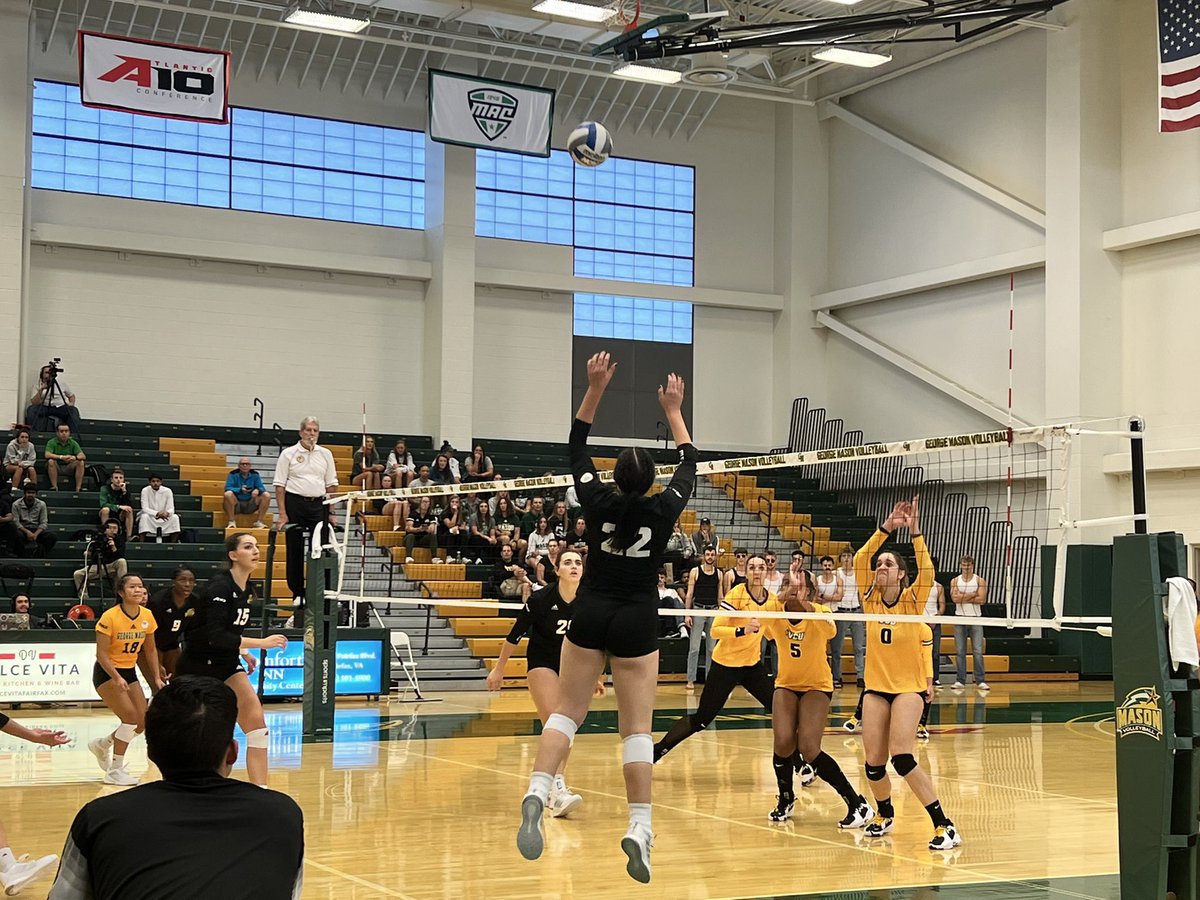 malgrace29's tweet photo. Let’s go @GoMasonWVB!!! #GetPatriotic 🔰🏐 #A10WVB https://t.co/PbdE1EUTSF