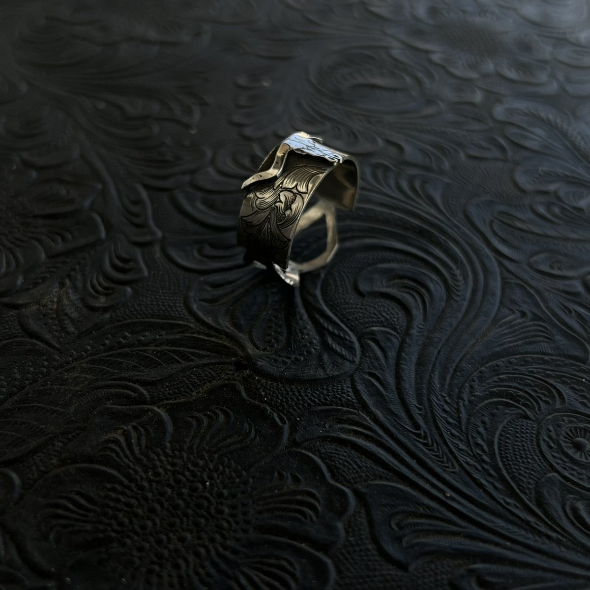 rhettjet_25's tweet photo. all the details 😮‍💨 finished up these pieces today! Message me if you want some jewelry done! https://t.co/WLYW7DlPWD