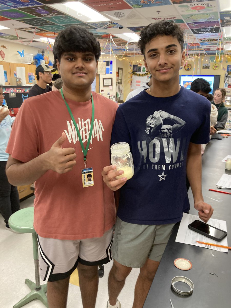 MichelleSpigner's tweet photo. Today in AP Biology while investigating biomolecules we made whipped cream &amp; butter! And we got to taste it too! #funlabs #APBiofam @SV_Vikings @RichlandTwo https://t.co/kDG2B9KGFP