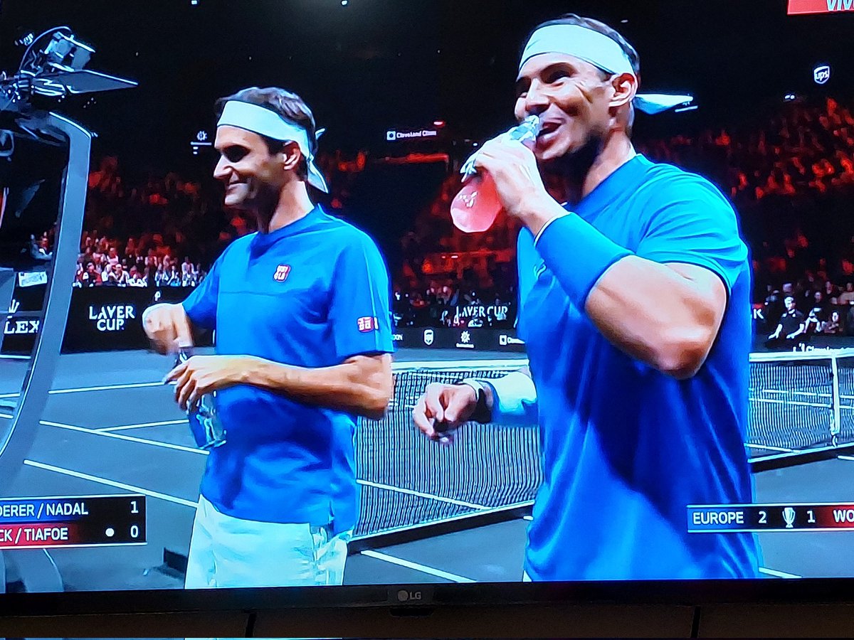 Viendo el último partido del mejor! <a href="/rogerfederer/">Roger Federer</a> #LaverCup 🥰❤
