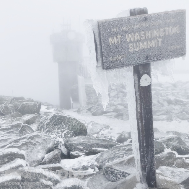 MWObs's tweet photo. Pics from the summit today showing the glaze &amp; rime ice accumulations from the past 24 hours as well as the ~1 inch of new snow/sleet on the ground &amp; between the rocks.
Pic 1 - Leeward facing side of the smt sign &amp; MWO instrument tower
Pic 2 - Railing coated in glaze/rime
(1/x) https://t.co/mQxBg7lN3f