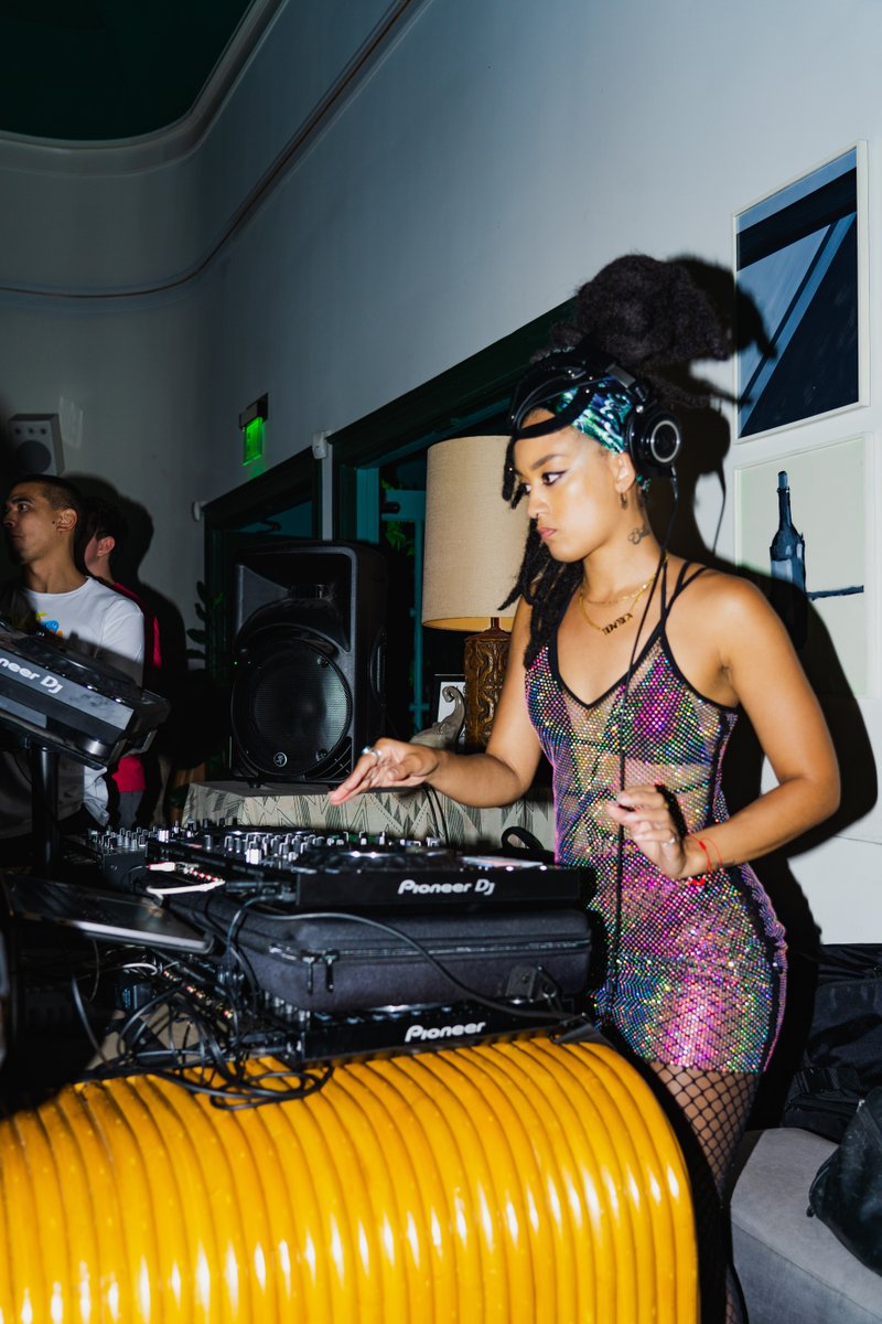 Summer went by too👏damn👏fast👏 but no school tomorrow means we're gonna keep celebrating this LA 🔥heat🔥 tonight with <a href="/slowlikewhoa/">slowlikewhoa</a> on the 1️⃣s &amp; 2️⃣s. We're kicking off at 9 but you can come early for that frozen drink you've been craving🍹😎
RSVP universe.com/slowlikewhoa