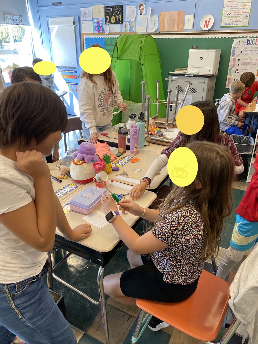 CollierLiz's tweet photo. STEM in the classroom. What an awesome way to end the week ⁦@HuskiesMann⁩ https://t.co/6SDBqkMuBL