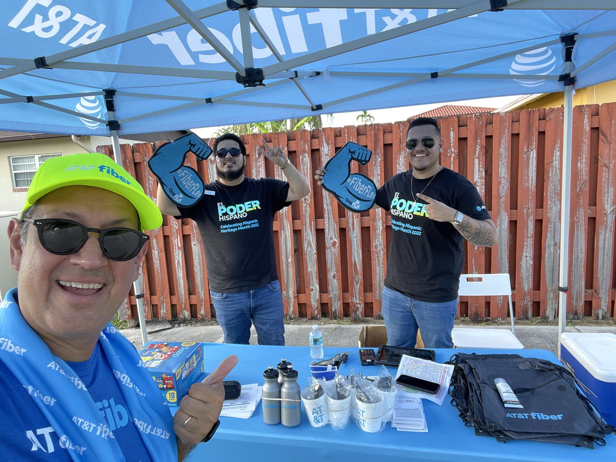 Bird Rd location Happy to serve the community with Fiber ain’t never to much Heat for Team Heat Wave 🔥🔥🔥 #attlife <a href="/jrluna11/">JR Luna</a> <a href="/eniggemann/">Enrique Niggemann</a> @DilmaAZambrano <a href="/BernardinoZeus/">Zeus Bernardino</a> <a href="/RocabadoWilliam/">William Rocabado</a>