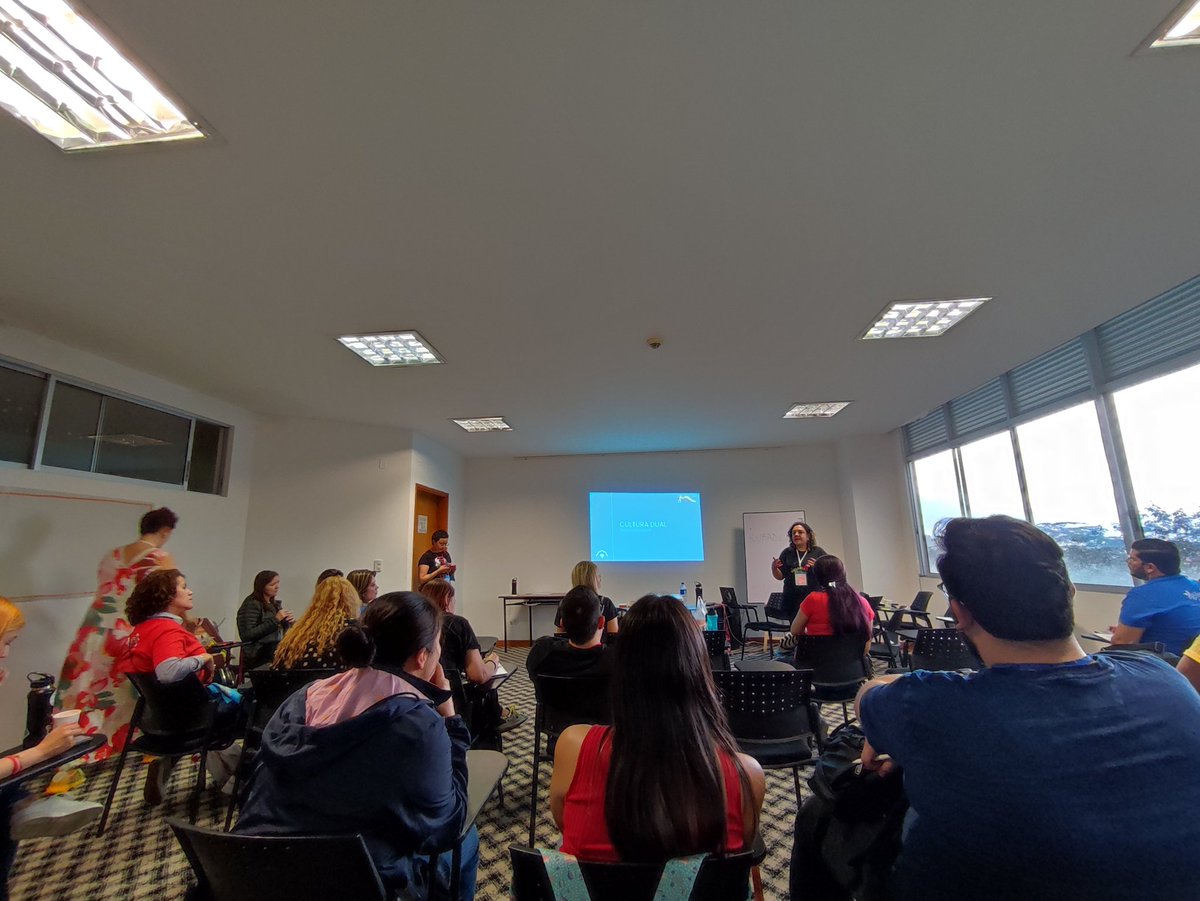 gelagarcia12's tweet photo. @herlency Hoy nos habla de Cultural Dual. Organización y Estructura. Organizaciones ambidiestras basadas en el contexto. Cómo es la relación entre cliente y proveedor, cómo resolver la fricción. @CeibaSoftware #agiles2022 https://t.co/Sl4BDC6SDJ