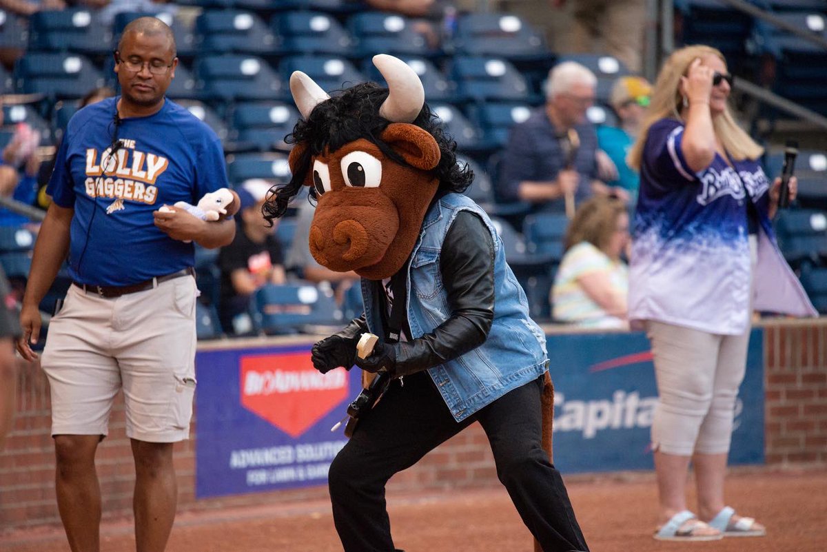 WoolEBull's tweet photo. Chrissy, that was for you. 🐂🤘 #StrangerThingsNight #BULLieve https://t.co/QoG7onjPzl
