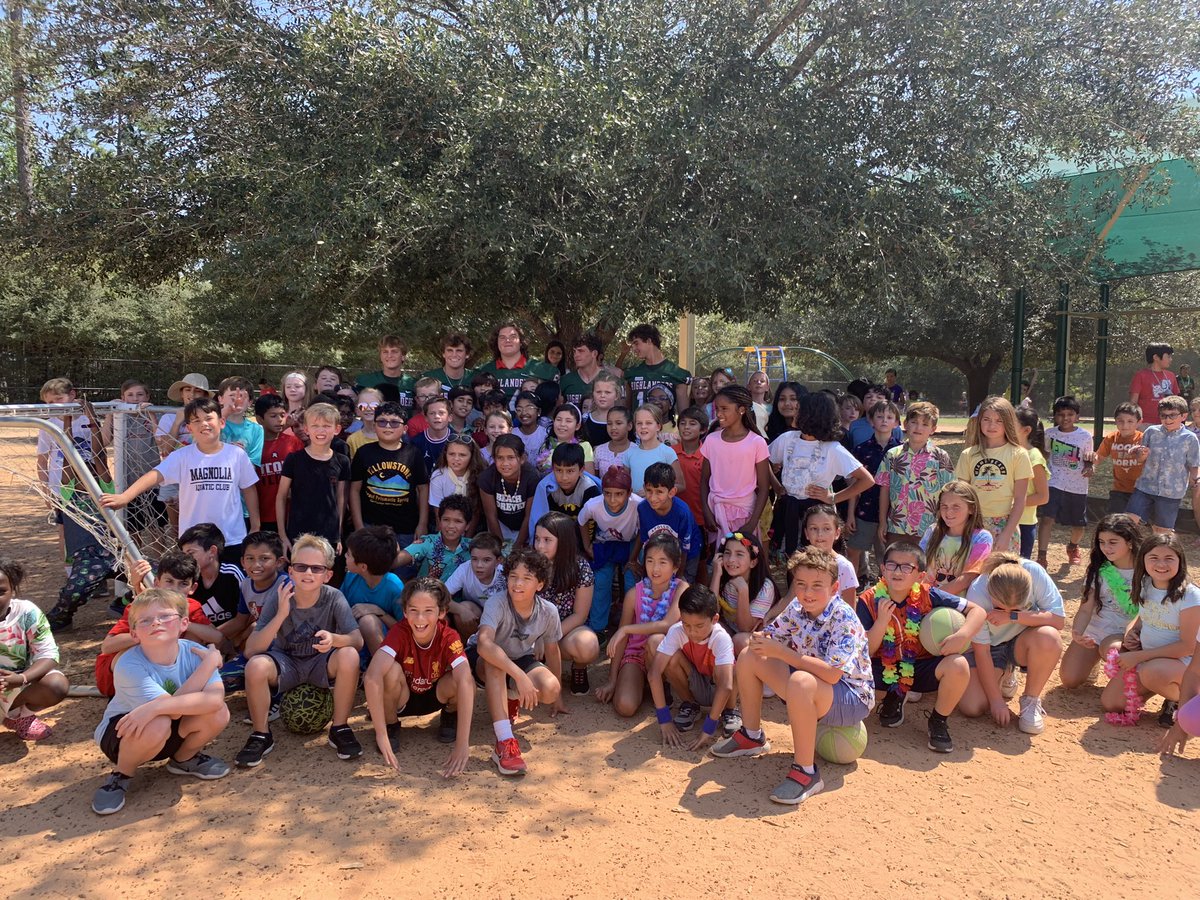 mrs_winters2's tweet photo. Some of my past 2nd graders are now SENIORS at TWHS and came and read to my 4th grade class today!! These gentlemen were top notch in 2nd grade and nothing has changed!! We sure are putting some awesome young men out into the world! #onceadragonalwaysadragon  #  @DeretchinCISD https://t.co/jkPAtMORMp